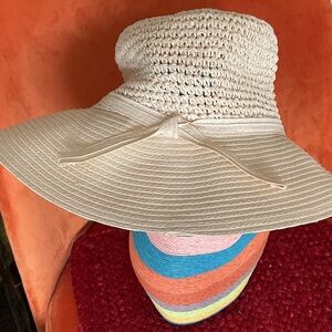 Elegant Cream Wide-Brimmed Hat